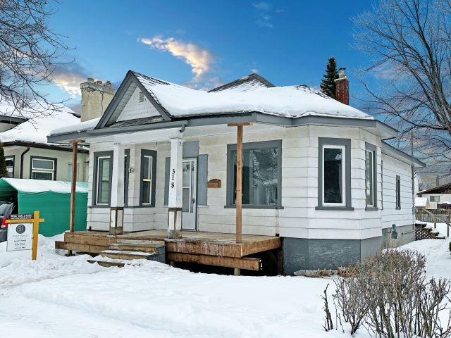 318 Norah Street North
