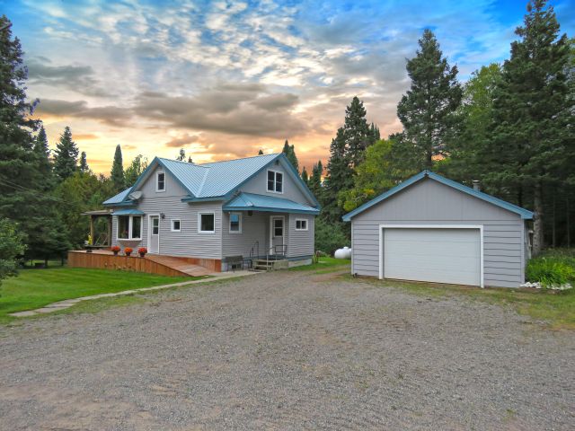 344 Loon Lake Rd West