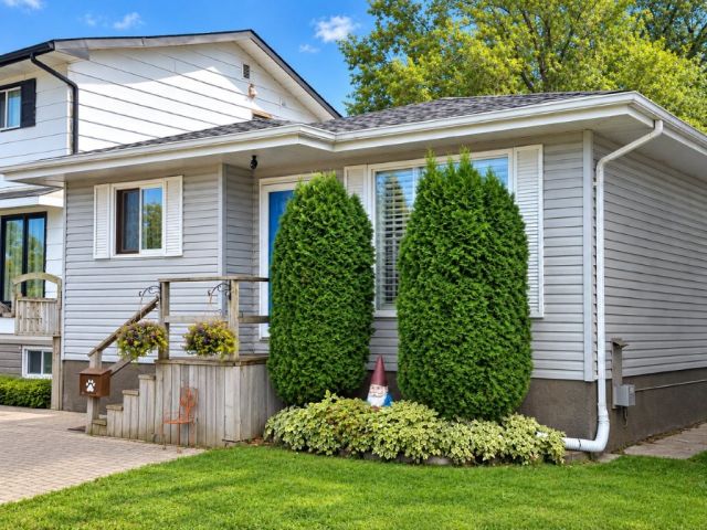474 Brock Street East