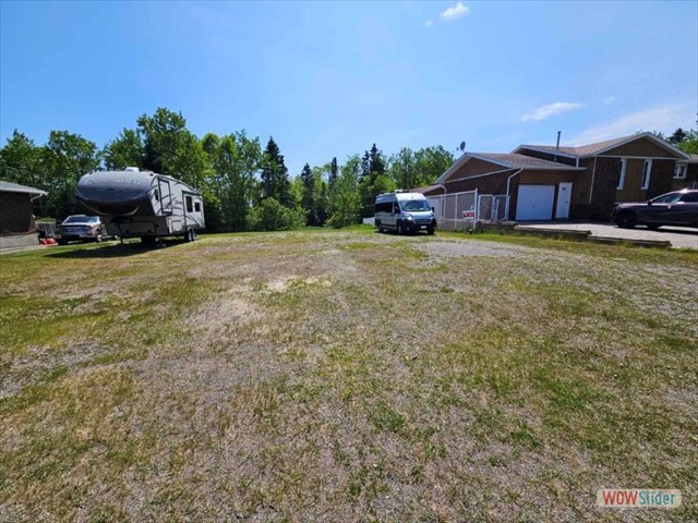 74 East Grove Cres