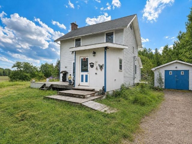 353 Spring Creek  Dorion