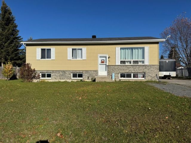 25 Brooks Avenue Manitouwadge ON