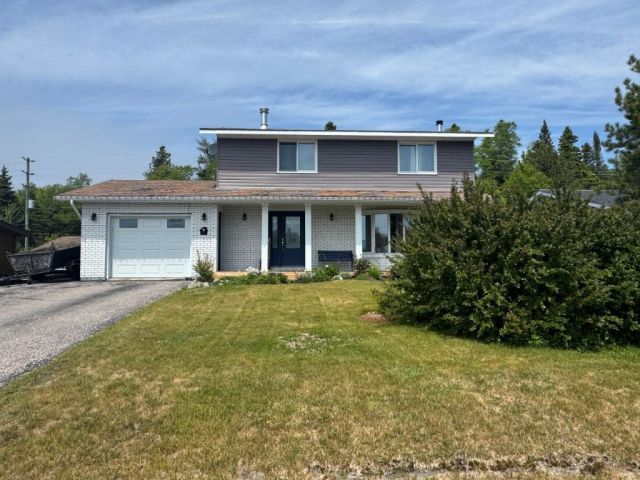 17 Lloyd Irwin Drive Marathon ON