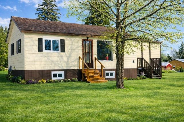 86 Front Street Nipigon ON